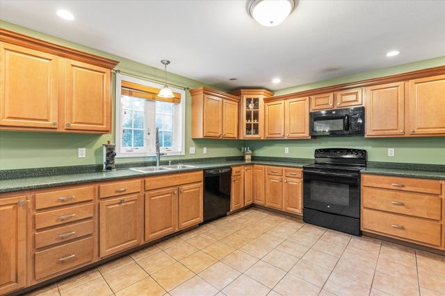 34 Chestnut Drive, Allenstown, NH 03275