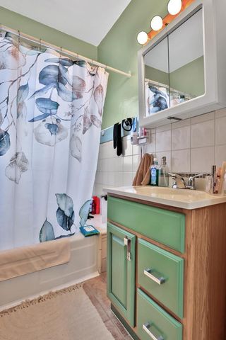 914 Charlotte Street, Saint Paul, MN 55104