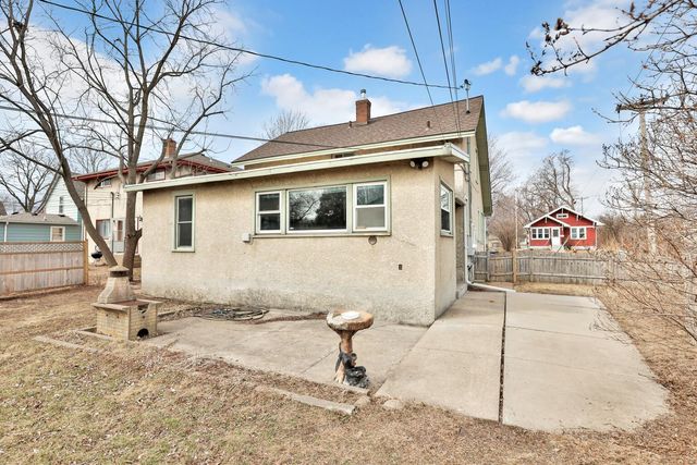 914 Charlotte Street, Saint Paul, MN 55104