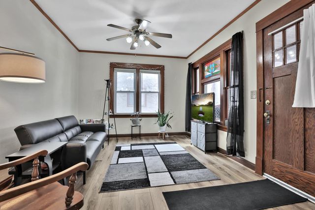 914 Charlotte Street, Saint Paul, MN 55104