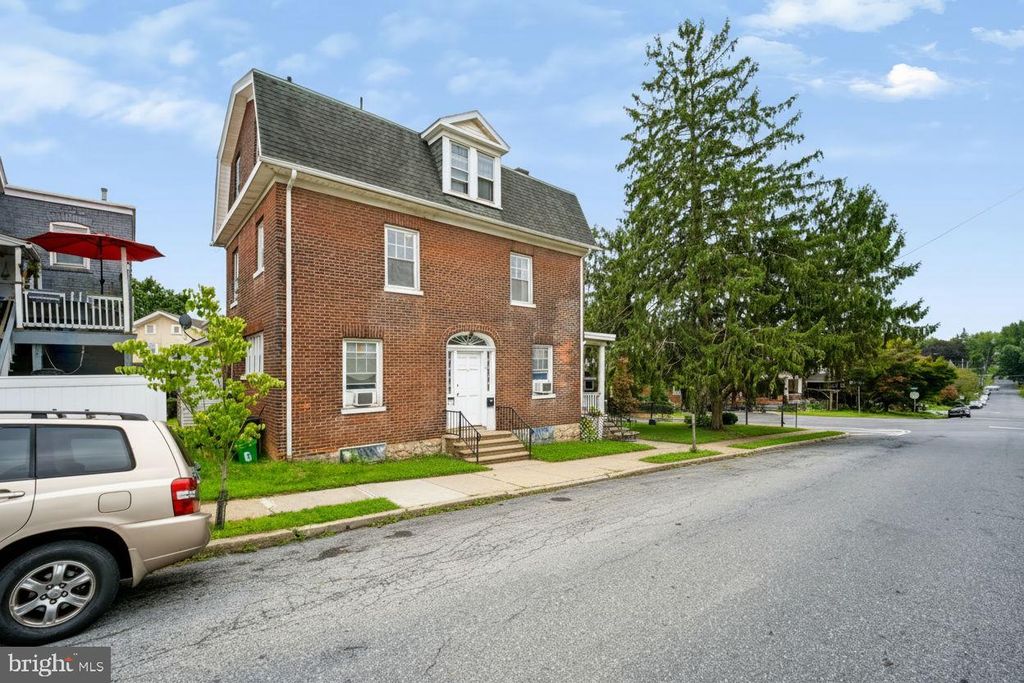 1110 BUSHKILL ST, Easton, PA 18042