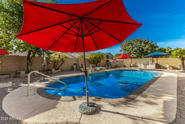 17923 W ECHO Lane, Waddell, AZ 85355