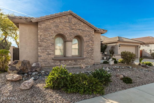 17923 W ECHO Lane, Waddell, AZ 85355