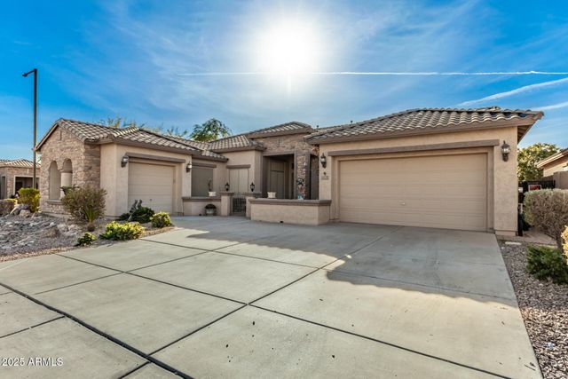 17923 W ECHO Lane, Waddell, AZ 85355