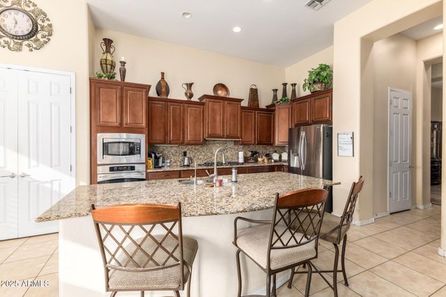 17923 W ECHO Lane, Waddell, AZ 85355