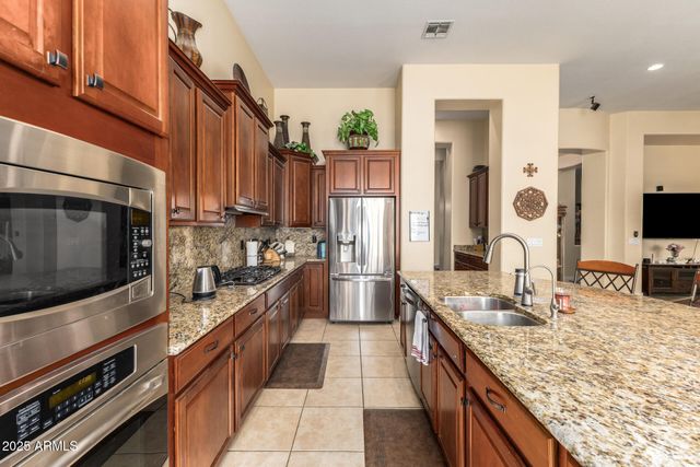 17923 W ECHO Lane, Waddell, AZ 85355