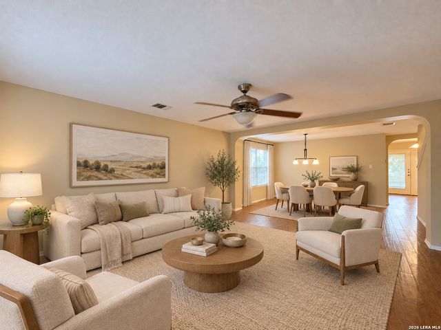 10111 Sparrow Way, Universal City, TX 78148