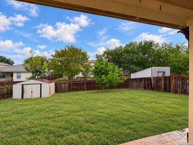 10111 Sparrow Way, Universal City, TX 78148