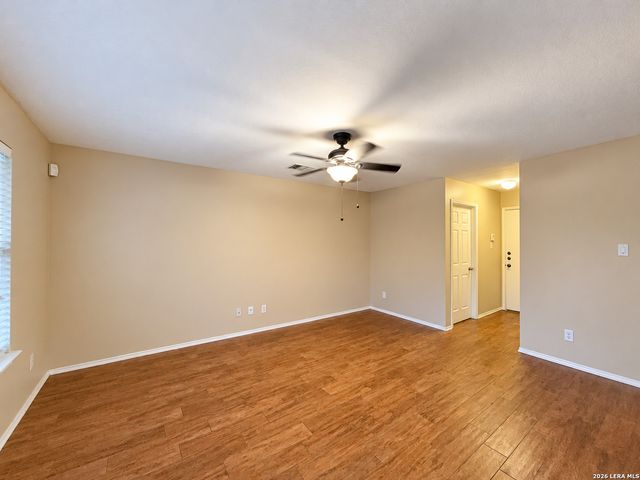 10111 Sparrow Way, Universal City, TX 78148