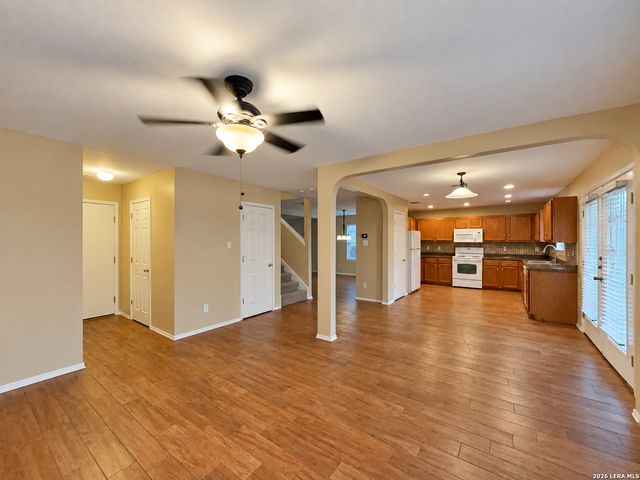 10111 Sparrow Way, Universal City, TX 78148
