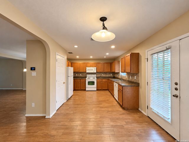 10111 Sparrow Way, Universal City, TX 78148