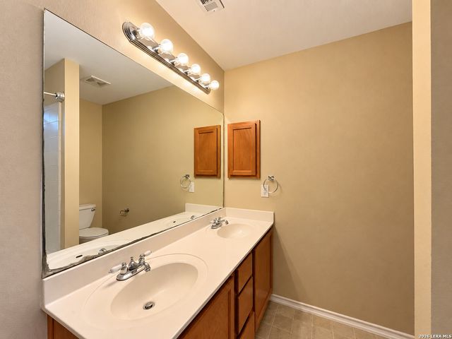 10111 Sparrow Way, Universal City, TX 78148