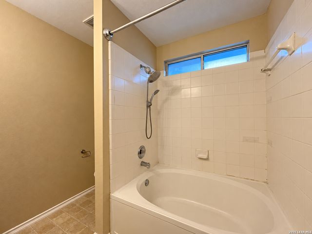 10111 Sparrow Way, Universal City, TX 78148