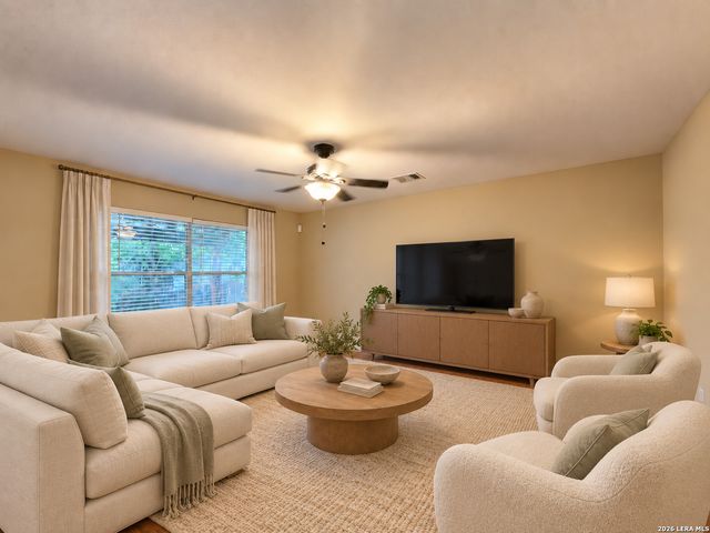 10111 Sparrow Way, Universal City, TX 78148