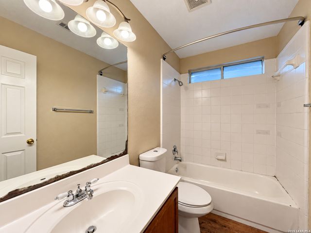 10111 Sparrow Way, Universal City, TX 78148