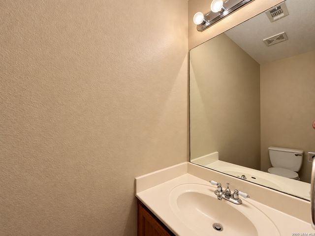 10111 Sparrow Way, Universal City, TX 78148