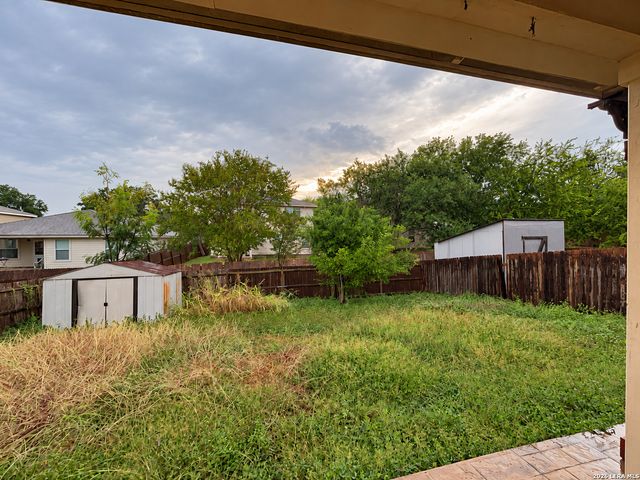 10111 Sparrow Way, Universal City, TX 78148