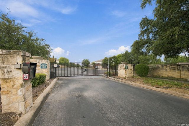 10111 Sparrow Way, Universal City, TX 78148