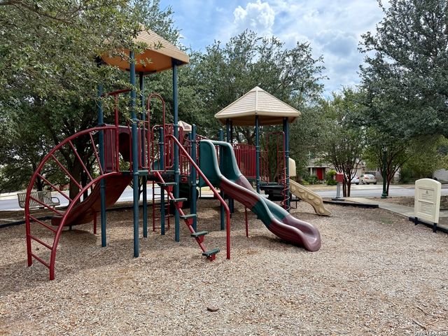 10111 Sparrow Way, Universal City, TX 78148