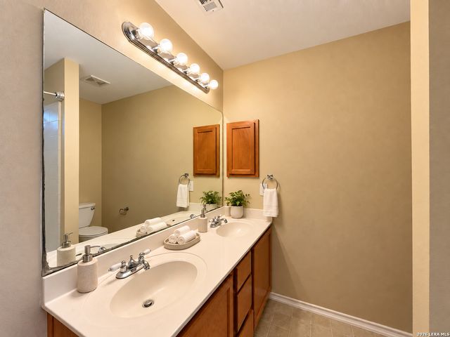10111 Sparrow Way, Universal City, TX 78148