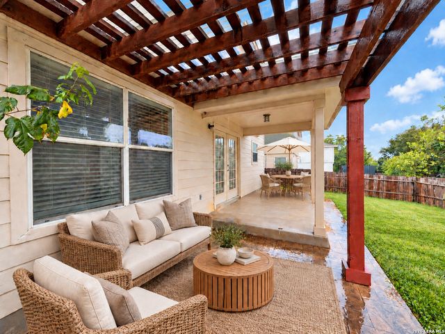 10111 Sparrow Way, Universal City, TX 78148