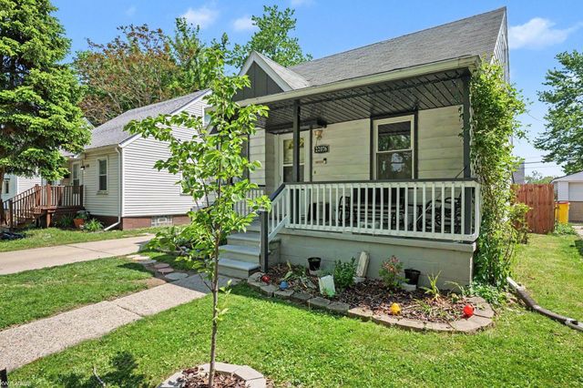 22076 Tuscany Avenue, Eastpointe, MI 48021