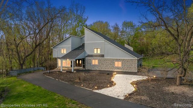 1830 Lone Pine Road, Bloomfield Hills, MI 48302