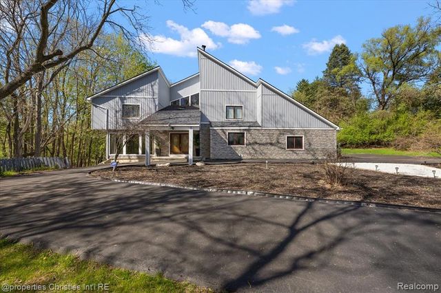 1830 Lone Pine Road, Bloomfield Hills, MI 48302