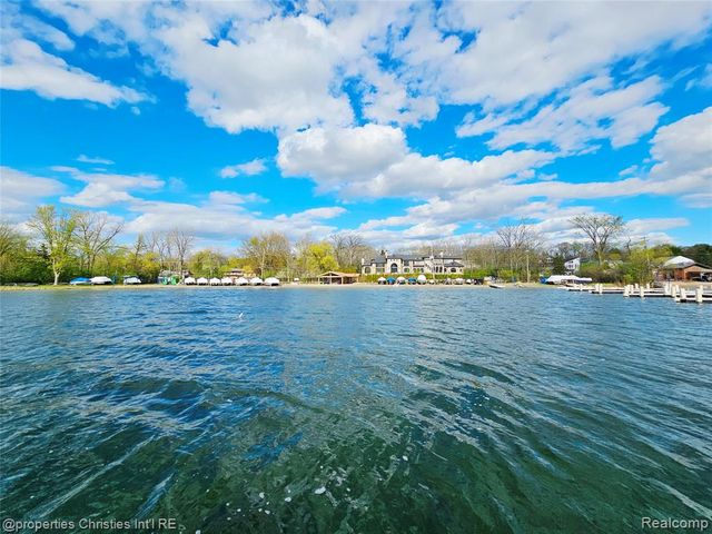 1830 Lone Pine Road, Bloomfield Hills, MI 48302