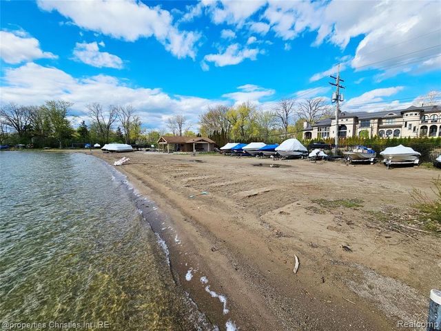 1830 Lone Pine Road, Bloomfield Hills, MI 48302