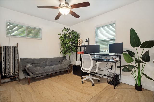 535 Northside Avenue, Lewisville, TX 75057