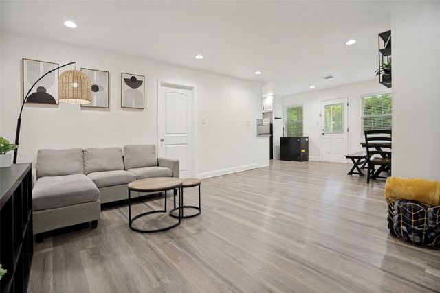 535 Northside Avenue, Lewisville, TX 75057