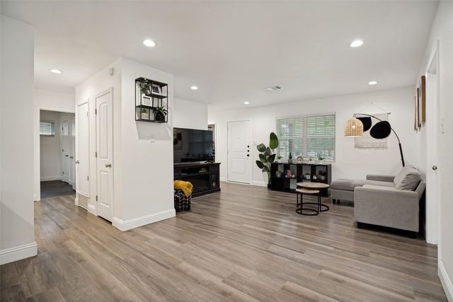 535 Northside Avenue, Lewisville, TX 75057