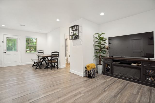 535 Northside Avenue, Lewisville, TX 75057