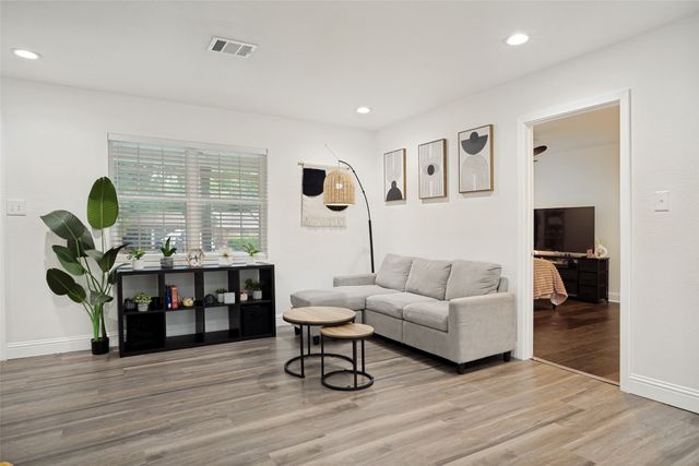 535 Northside Avenue, Lewisville, TX 75057