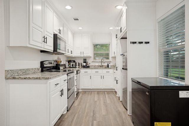 535 Northside Avenue, Lewisville, TX 75057