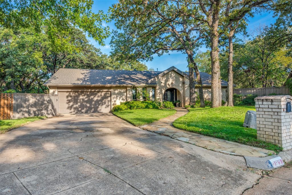 2821 Buffalo Court, Arlington, TX 76013 — exterior