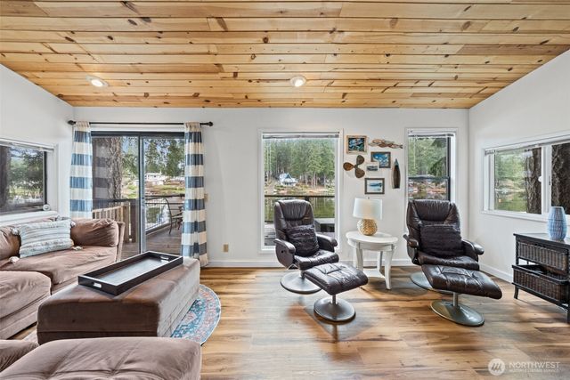 5530 E Mason Lake Drive W, Grapeview, WA 98546