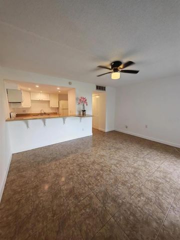 5820 N CHURCH AVENUE 112, Tampa, FL 33614