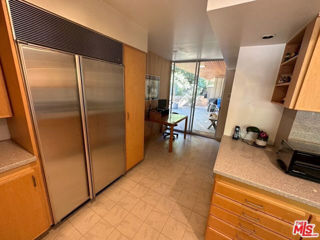 590 N Tigertail Road, Los Angeles, CA 90049