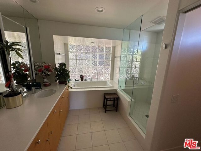 590 N Tigertail Road, Los Angeles, CA 90049