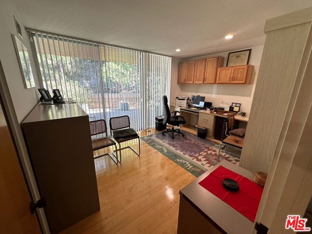 590 N Tigertail Road, Los Angeles, CA 90049