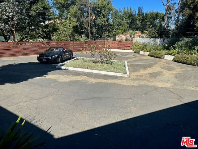 590 N Tigertail Road, Los Angeles, CA 90049