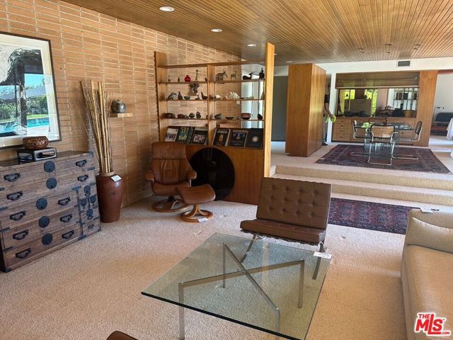 590 N Tigertail Road, Los Angeles, CA 90049