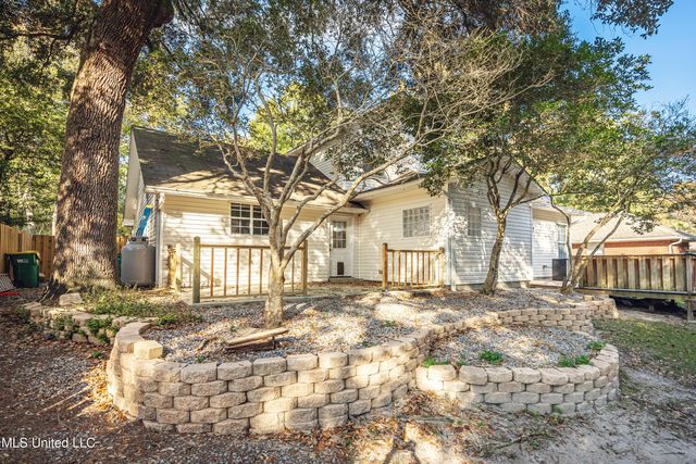 2808 Hickory Lane, Ocean Springs, MS 39564