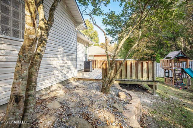 2808 Hickory Lane, Ocean Springs, MS 39564