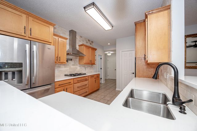 2808 Hickory Lane, Ocean Springs, MS 39564