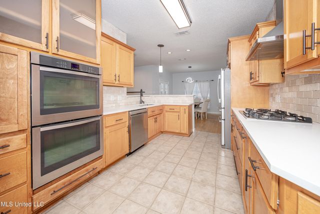 2808 Hickory Lane, Ocean Springs, MS 39564