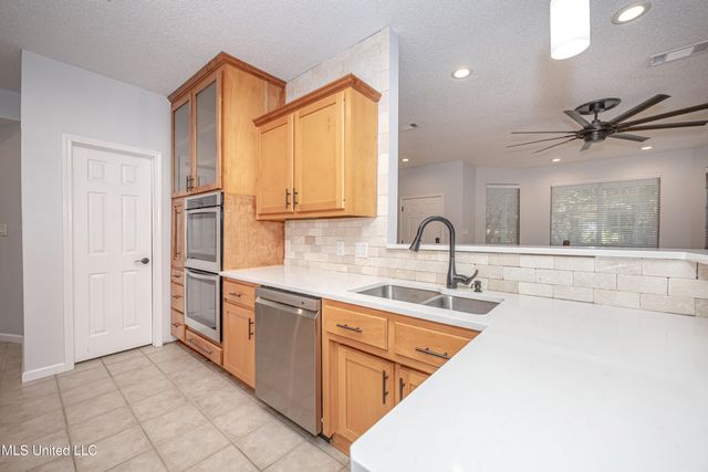 2808 Hickory Lane, Ocean Springs, MS 39564