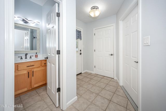 2808 Hickory Lane, Ocean Springs, MS 39564